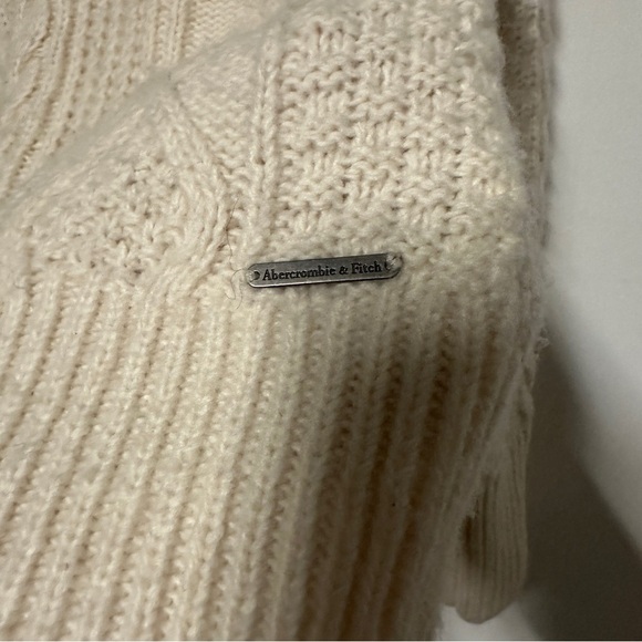 Abercrombie & Fitch Cream Cable Knit Mock Neck Sweater Size Small - Picture 6 of 8